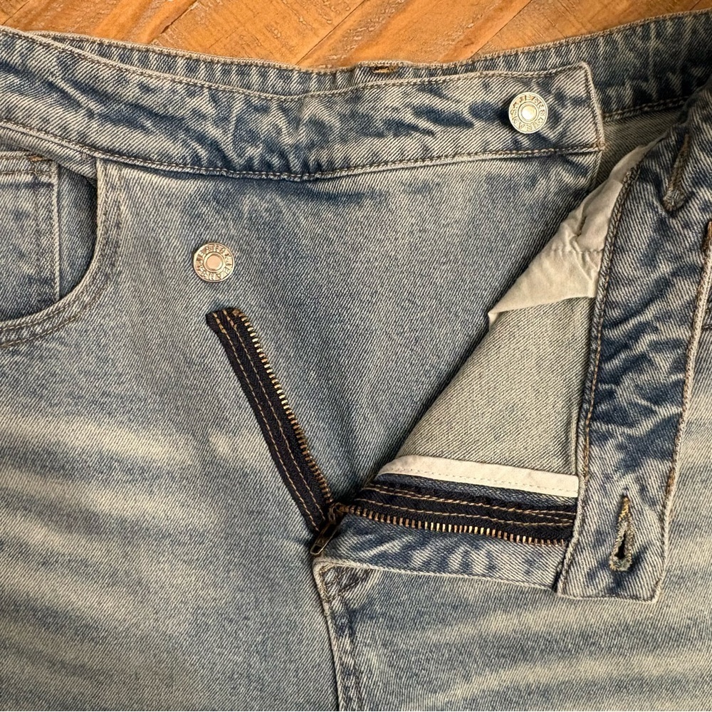 Commence Asymmetric Waist Wide-Leg Jeans Light Wash Size Medium - Picture 7 of 9